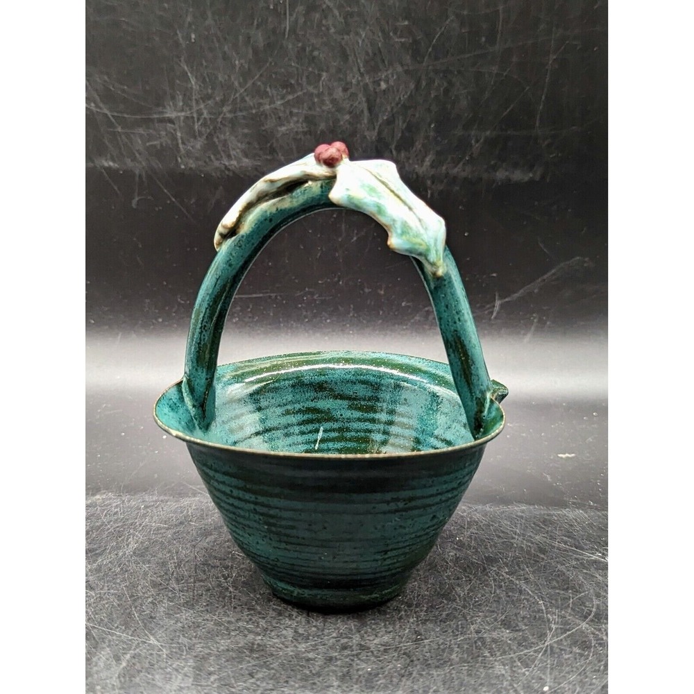 On‎ The Cusp Pottery Studio Green Christmas Basket Holly Berry Trinket Dish 6"